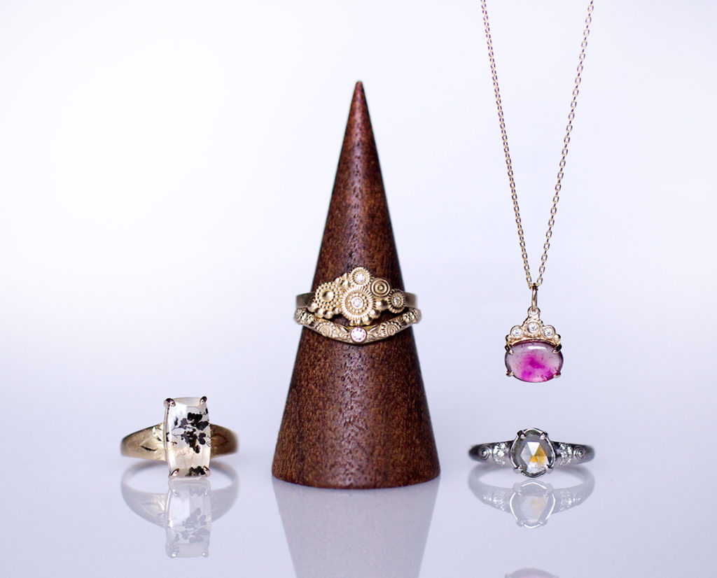 aica Jewelry & Accessory